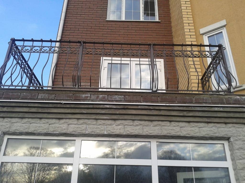 Кованые ограждения балконов